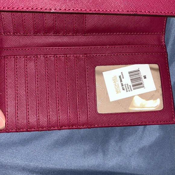Michael Kors large trifold wallet - Picture 3 of 6